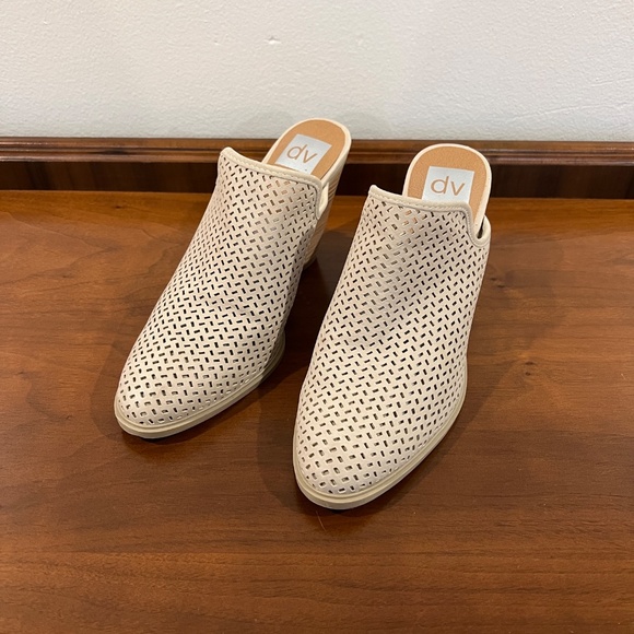 Dolce Vita Women's Size 9 Kenli Perforated Faux Leather, Wooden Block Heel Mules - Picture 7 of 7